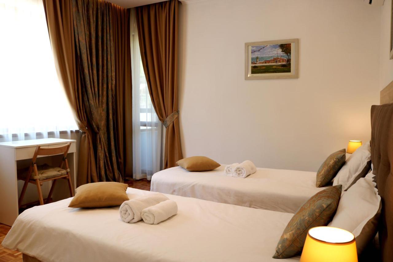 Central Varna Apartment - Lets4Holiday 外观 照片