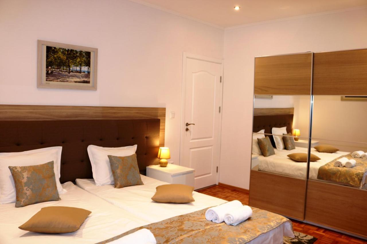 Central Varna Apartment - Lets4Holiday 外观 照片